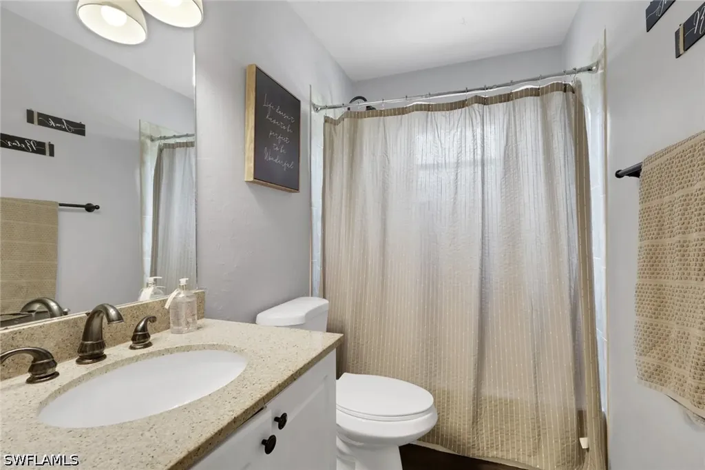 3300 Valencia Drive Naples FL 34120