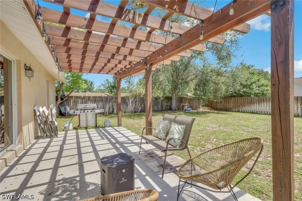 3300 Valencia Drive Naples FL 34120