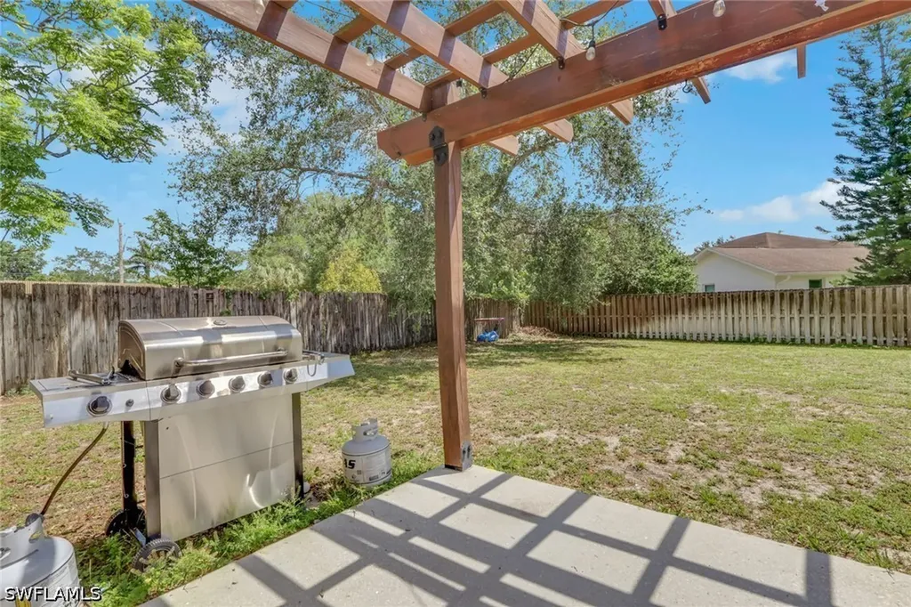 3300 Valencia Drive Naples FL 34120