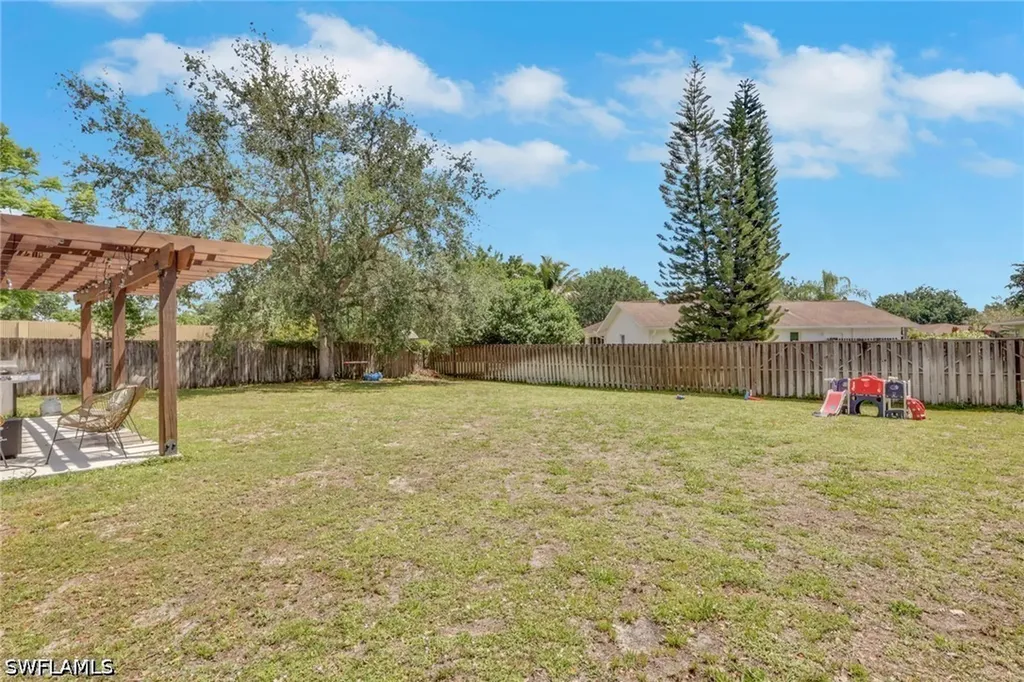 3300 Valencia Drive Naples FL 34120