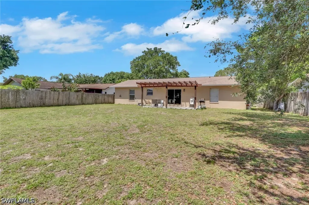 3300 Valencia Drive Naples FL 34120