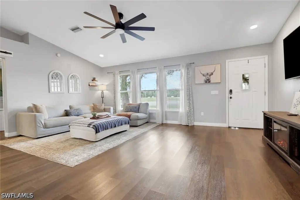 3300 Valencia Drive Naples FL 34120