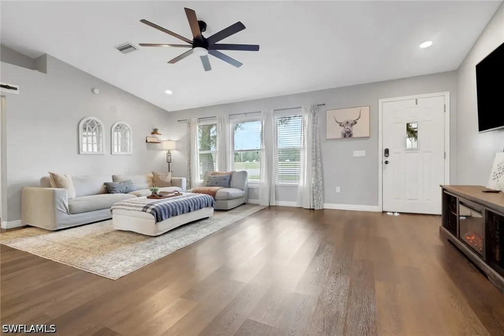 3300 Valencia Drive Naples FL 34120