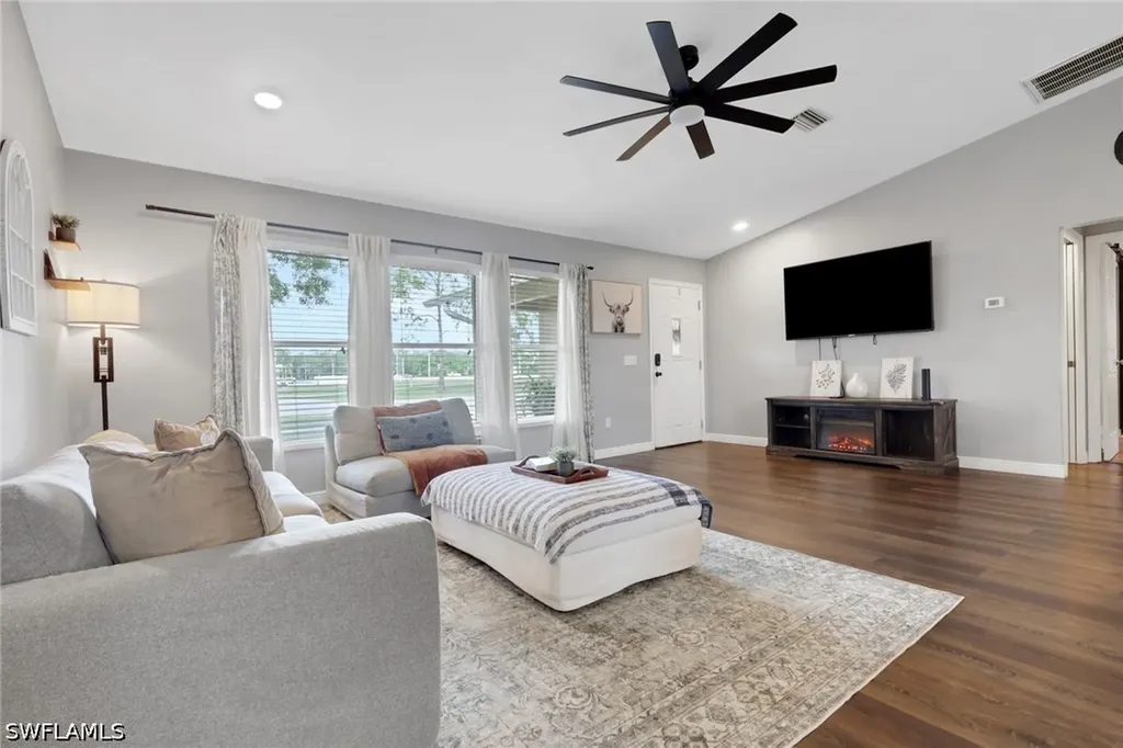 3300 Valencia Drive Naples FL 34120