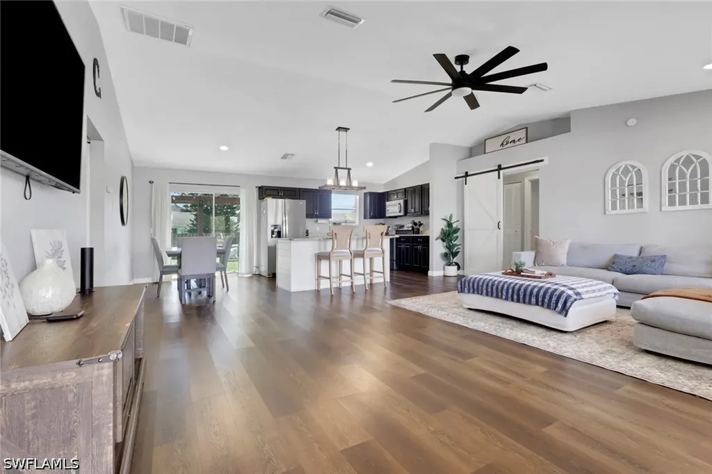 3300 Valencia Drive Naples FL 34120