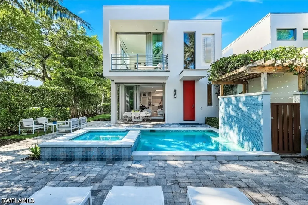 335 Banyan Boulevard Naples FL 34102
