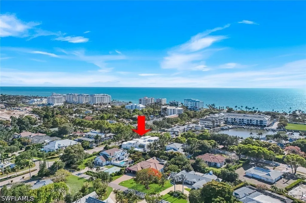 335 Banyan Boulevard Naples FL 34102