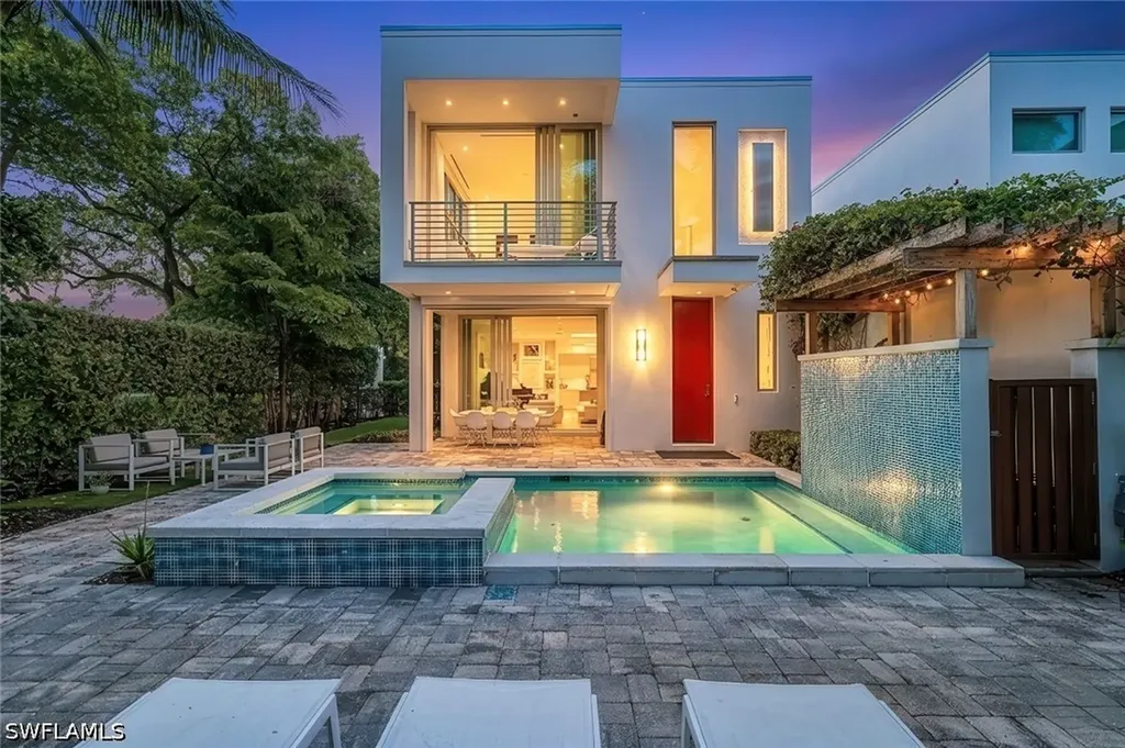 335 Banyan Boulevard Naples FL 34102