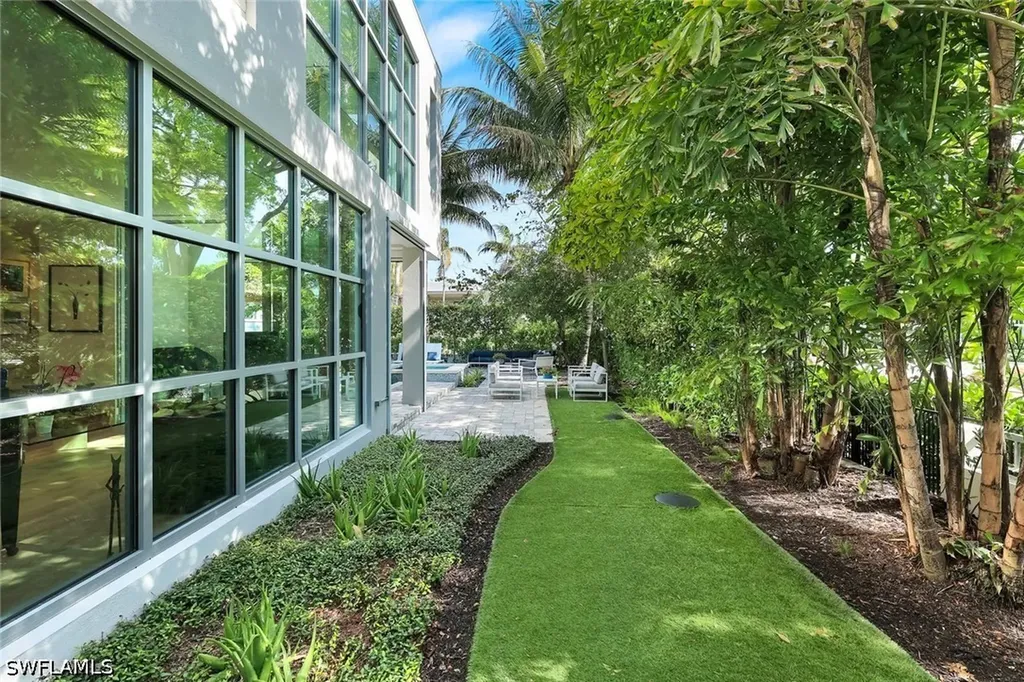 335 Banyan Boulevard Naples FL 34102
