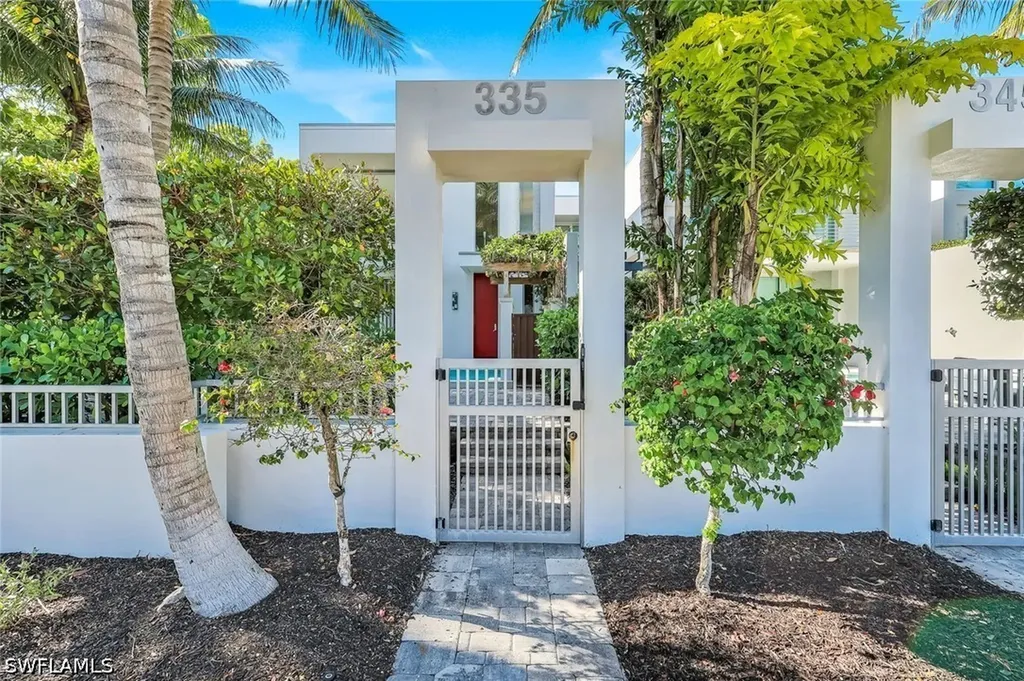 335 Banyan Boulevard Naples FL 34102