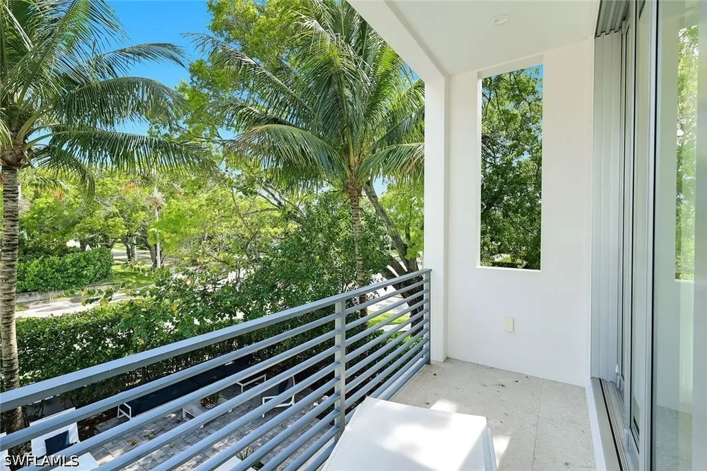 335 Banyan Boulevard Naples FL 34102