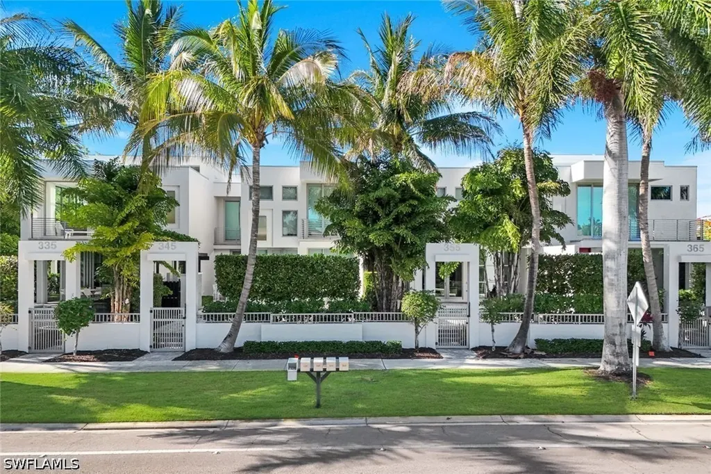 335 Banyan Boulevard Naples FL 34102