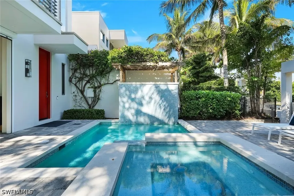 335 Banyan Boulevard Naples FL 34102