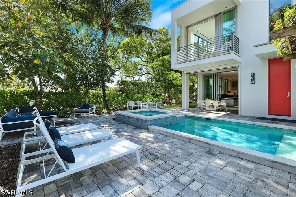 335 Banyan Boulevard Naples FL 34102