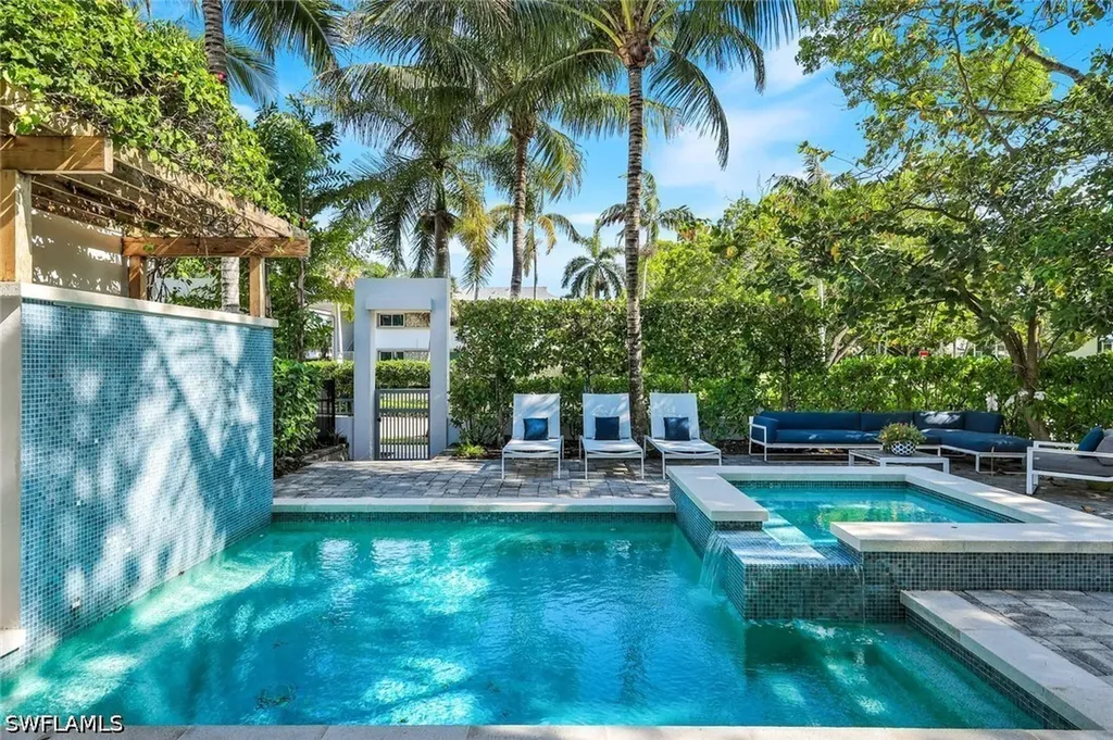 335 Banyan Boulevard Naples FL 34102