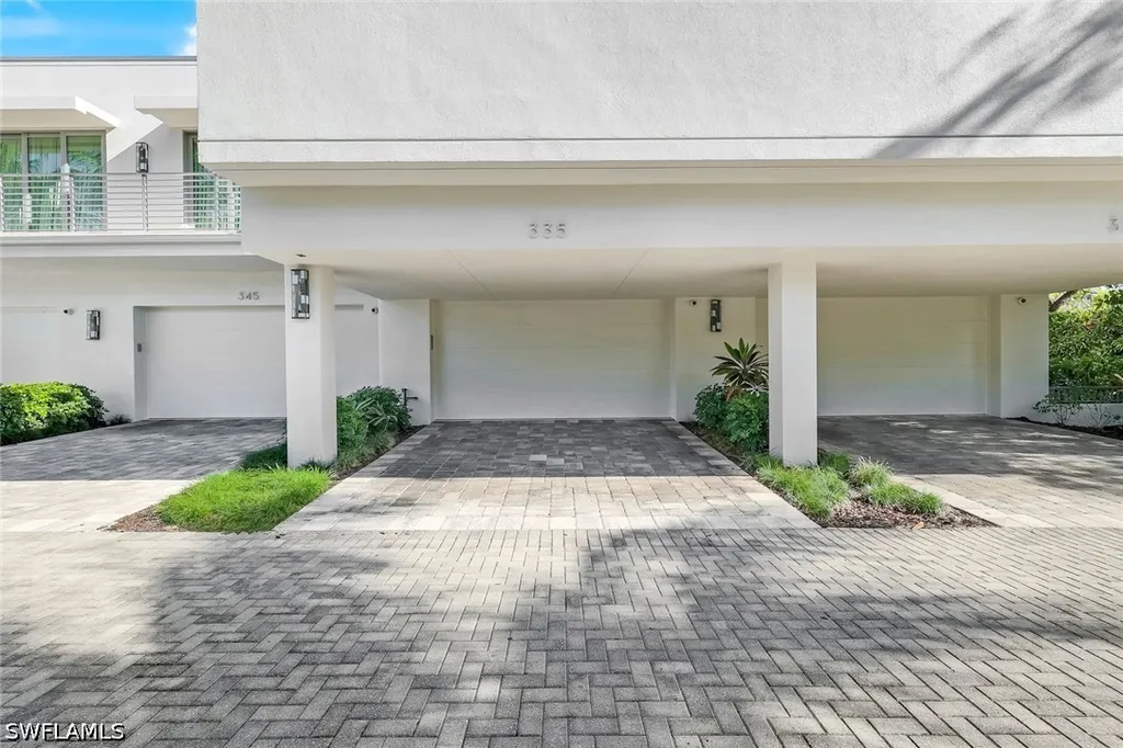 335 Banyan Boulevard Naples FL 34102