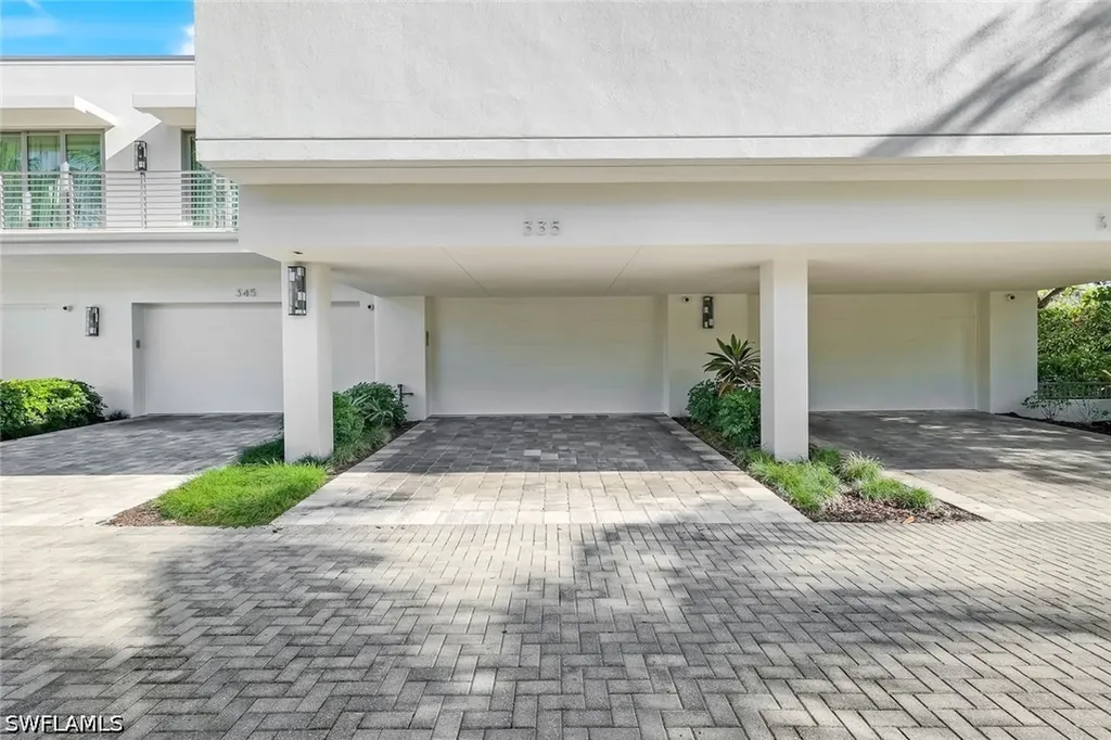 335 Banyan Boulevard Naples FL 34102