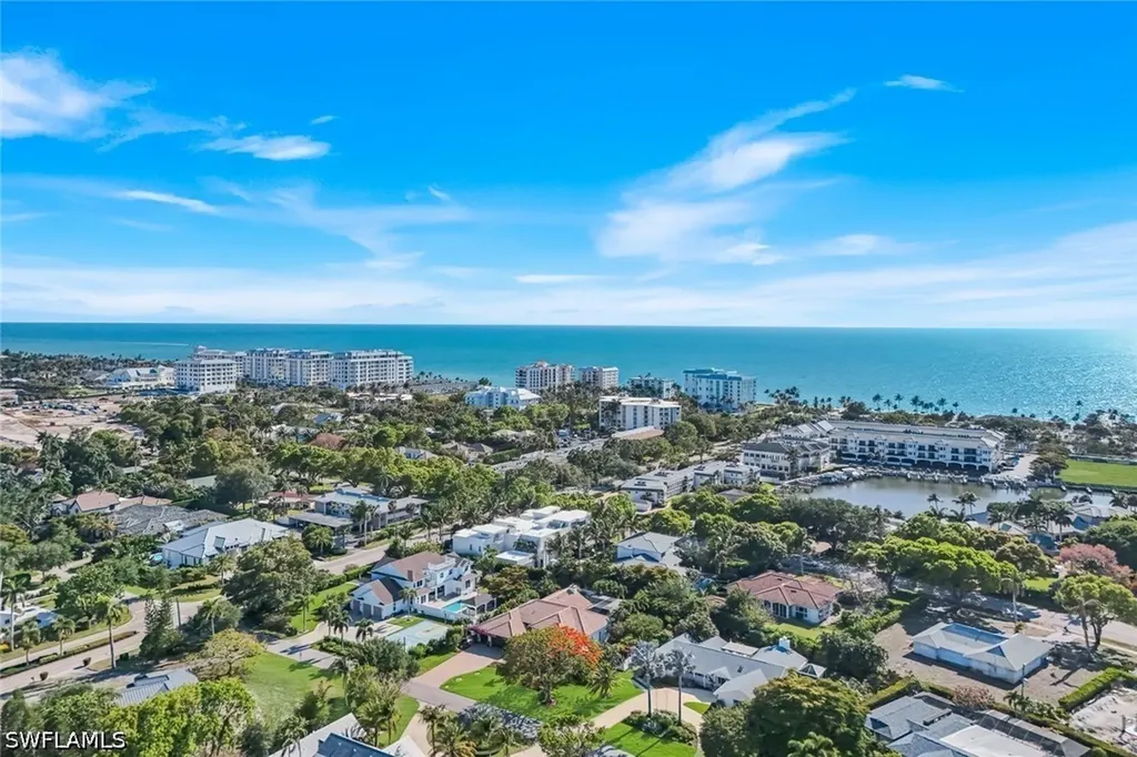 335 Banyan Boulevard Naples FL 34102