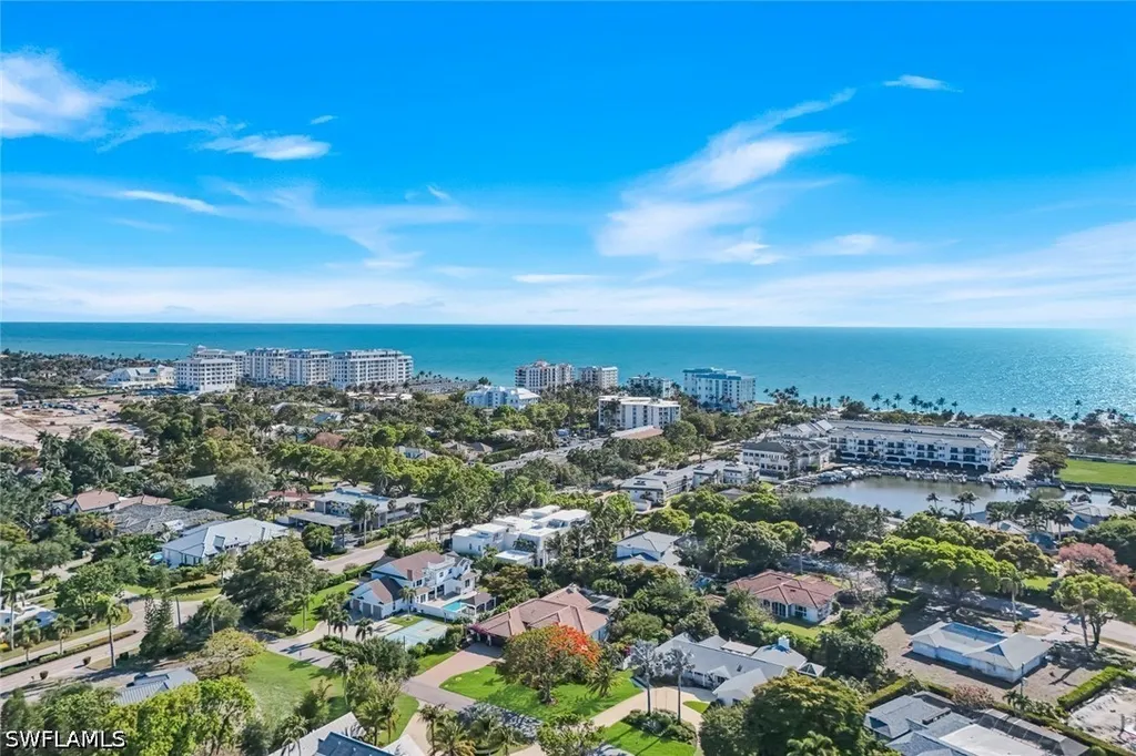 335 Banyan Boulevard Naples FL 34102