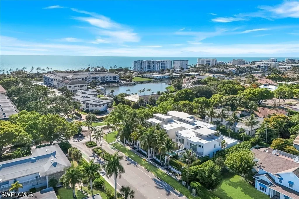 335 Banyan Boulevard Naples FL 34102