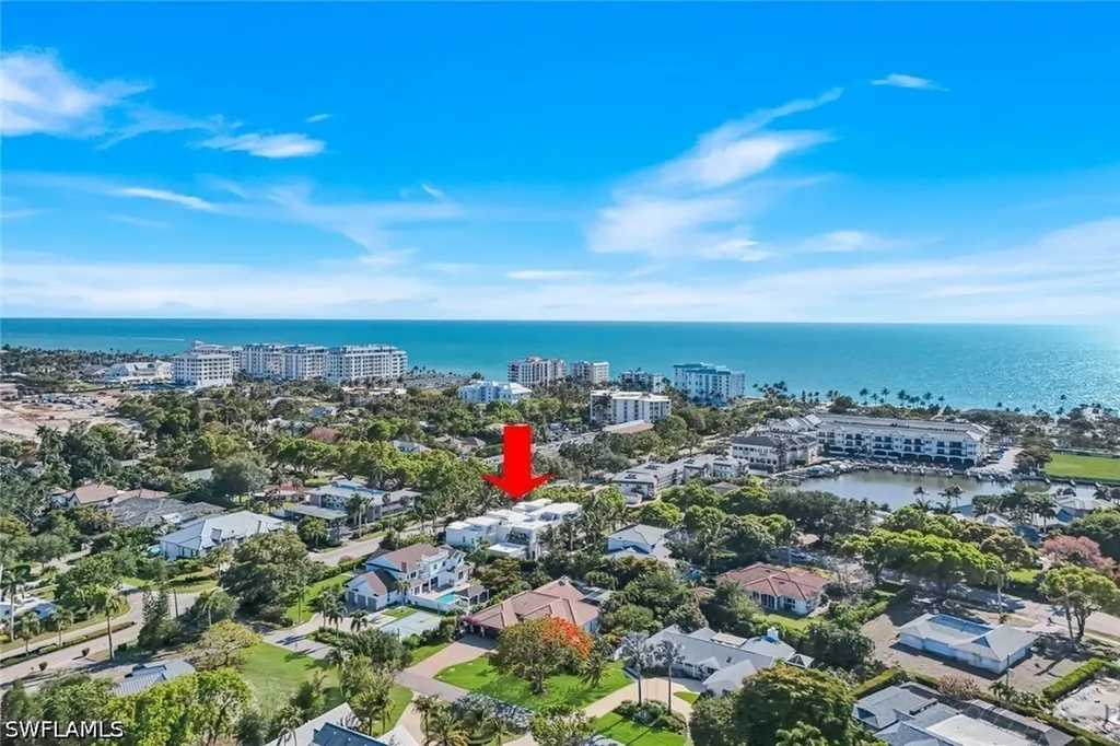 335 Banyan Boulevard Naples FL 34102