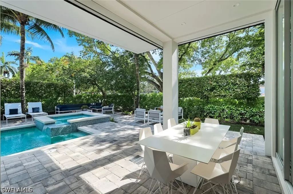 335 Banyan Boulevard Naples FL 34102