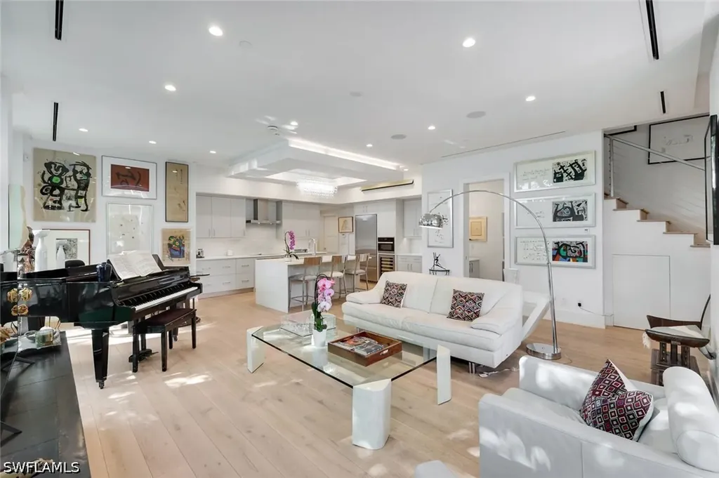 335 Banyan Boulevard Naples FL 34102