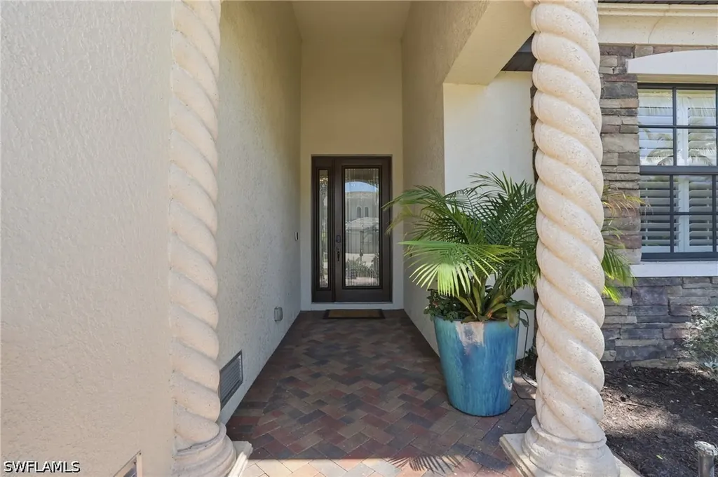 3058 Aviamar Circle Naples FL 34114