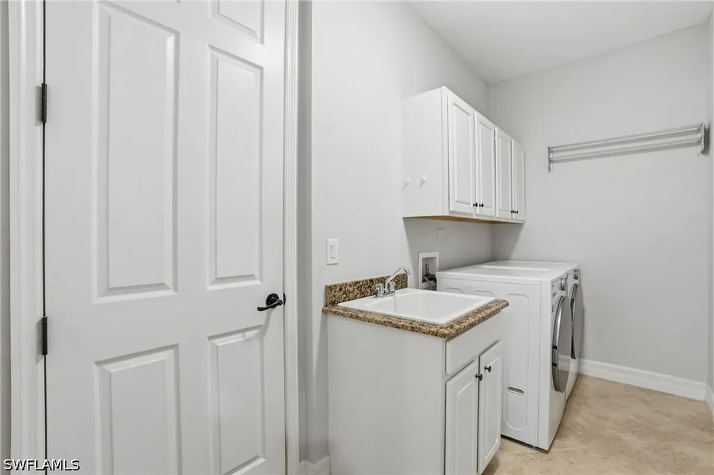 3058 Aviamar Circle Naples FL 34114