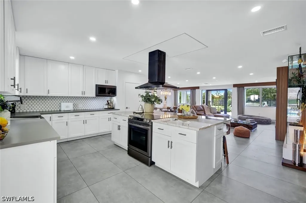 121 20th Avenue NE Naples FL 34120