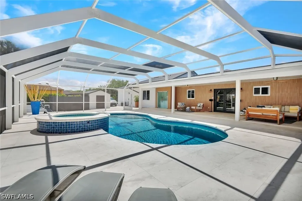 121 20th Avenue NE Naples FL 34120