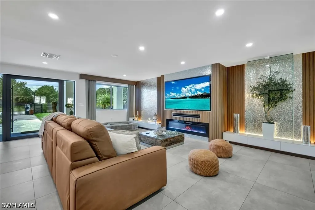 121 20th Avenue NE Naples FL 34120