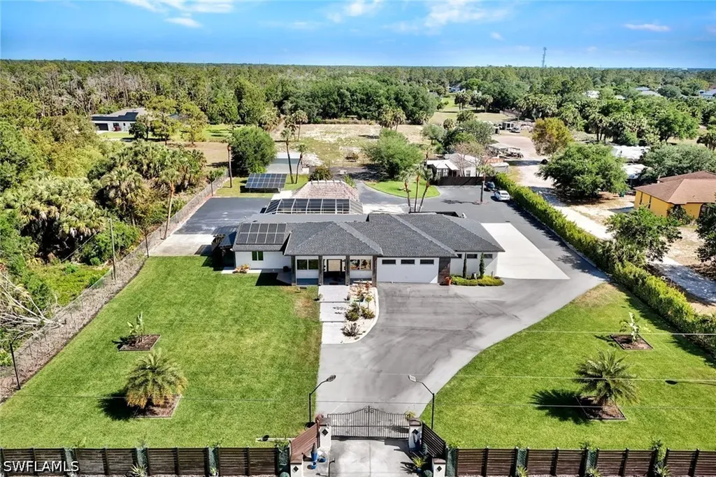 121 20th Avenue NE Naples FL 34120