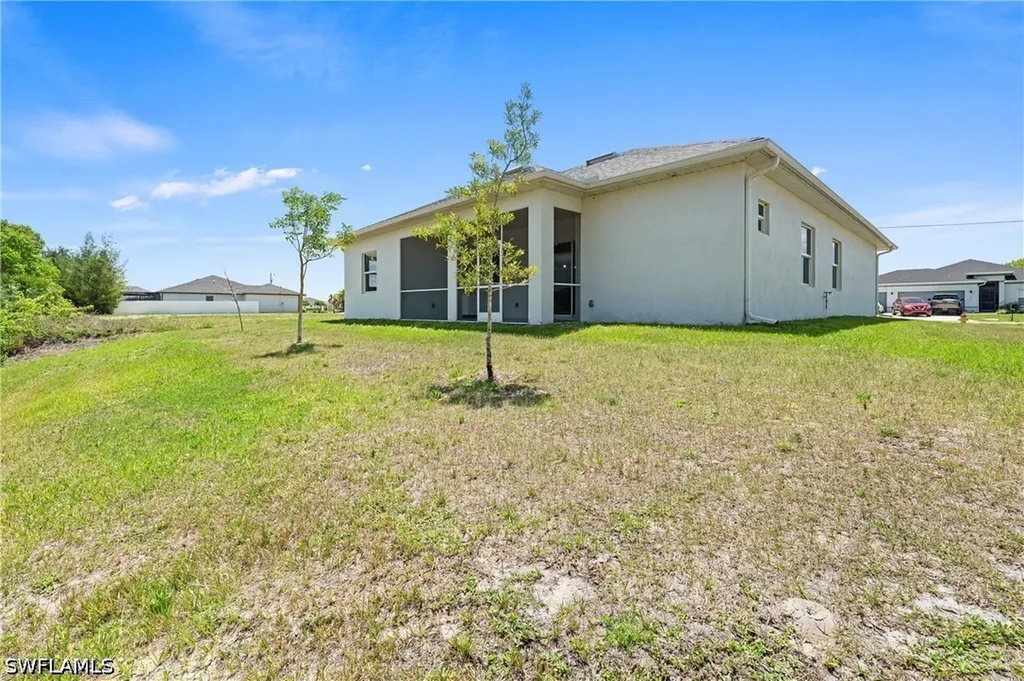 121 NE 8th Terrace Cape Coral FL 33909