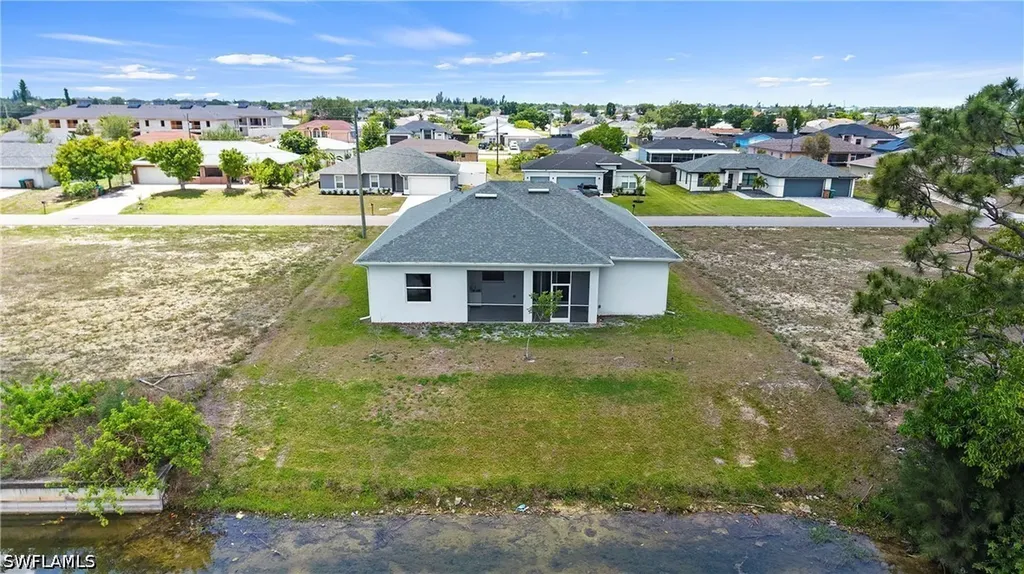 121 NE 8th Terrace Cape Coral FL 33909