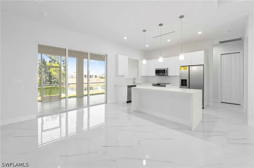 121 NE 8th Terrace Cape Coral FL 33909