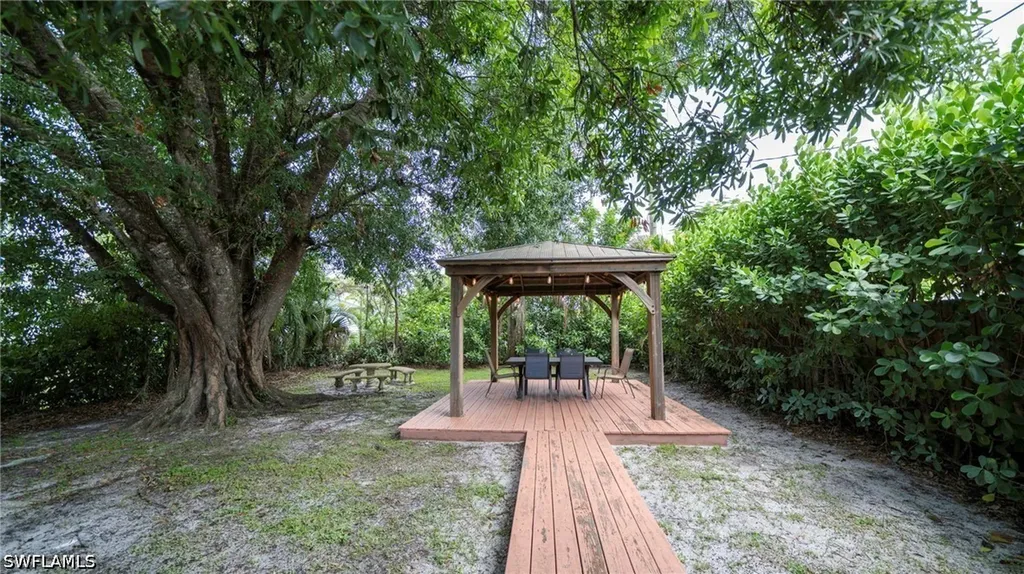 691 102nd Avenue N Naples FL 34108