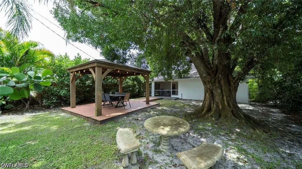 691 102nd Avenue N Naples FL 34108