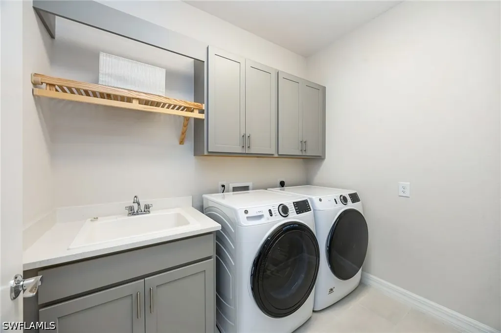 183 Indies Drive E Naples FL 34114