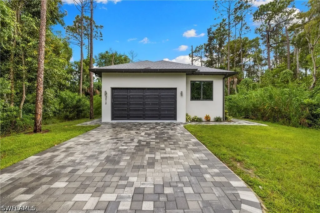 3012 Pine Tree Drive Naples FL 34112