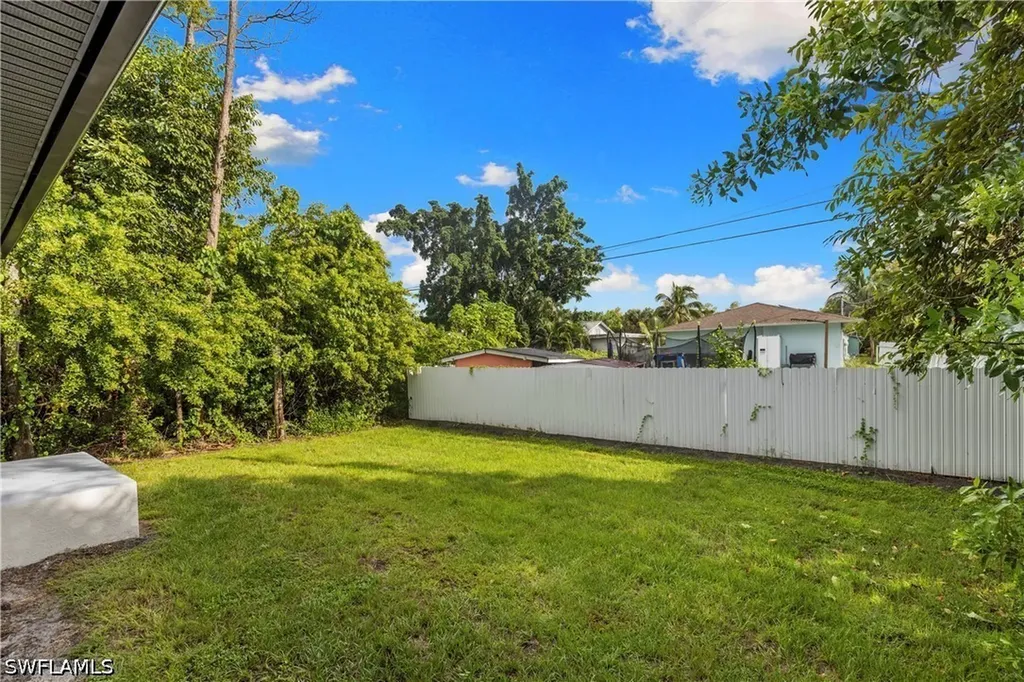 3012 Pine Tree Drive Naples FL 34112