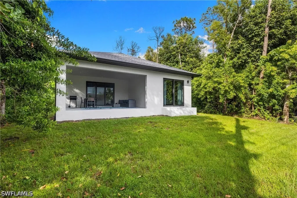 3012 Pine Tree Drive Naples FL 34112