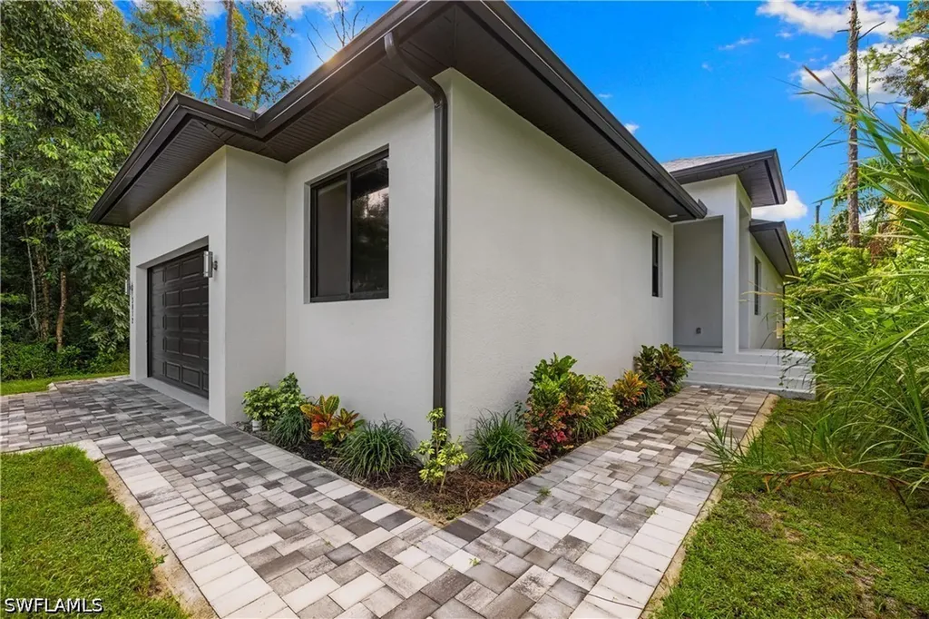 3012 Pine Tree Drive Naples FL 34112