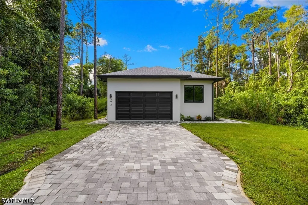 3012 Pine Tree Drive Naples FL 34112