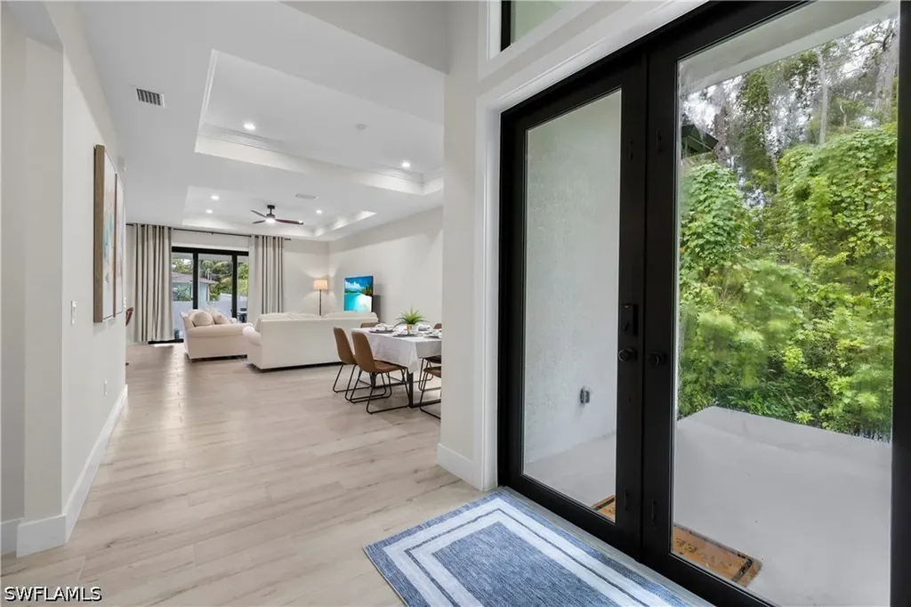3012 Pine Tree Drive Naples FL 34112