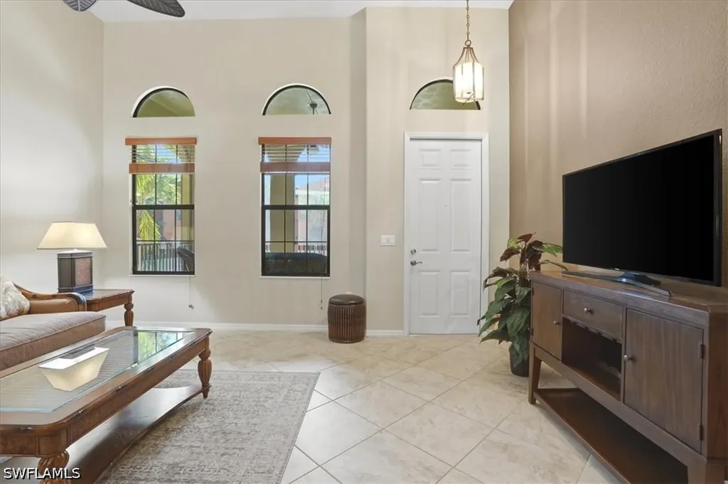 9065 Albion Lane N Naples FL 34113