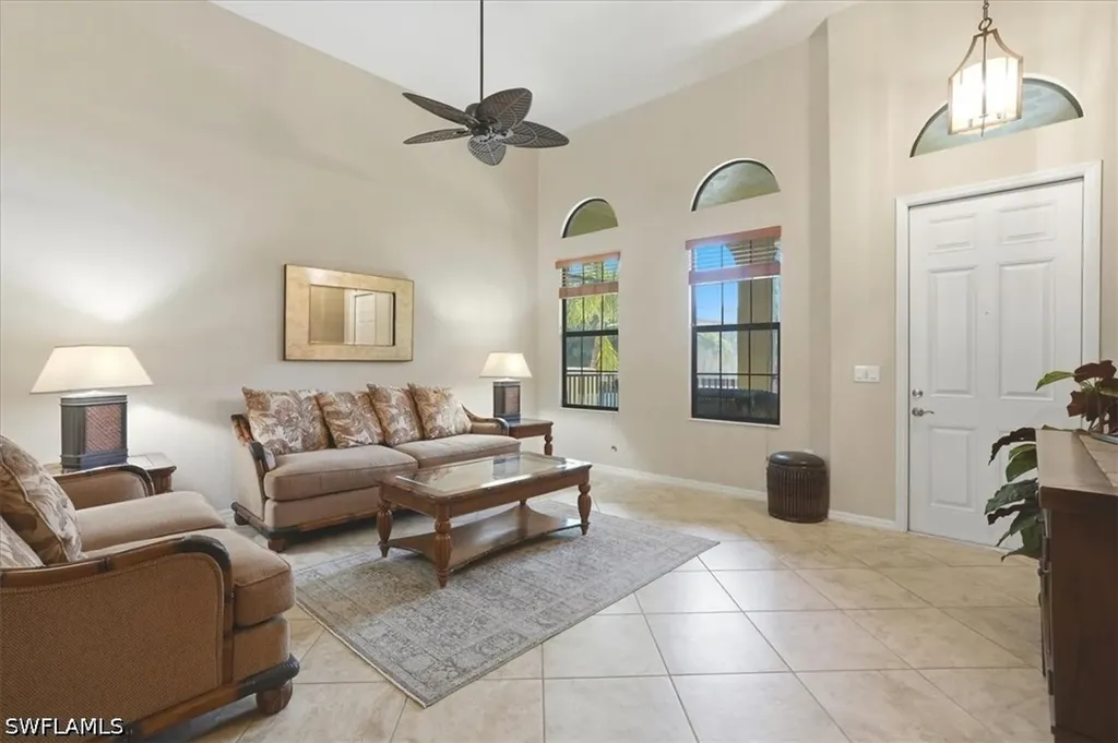9065 Albion Lane N Naples FL 34113