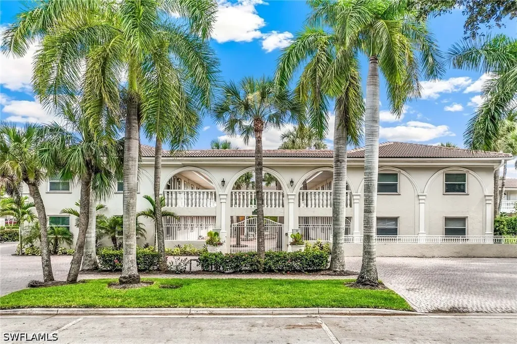 980 7th Avenue S Naples FL 34102