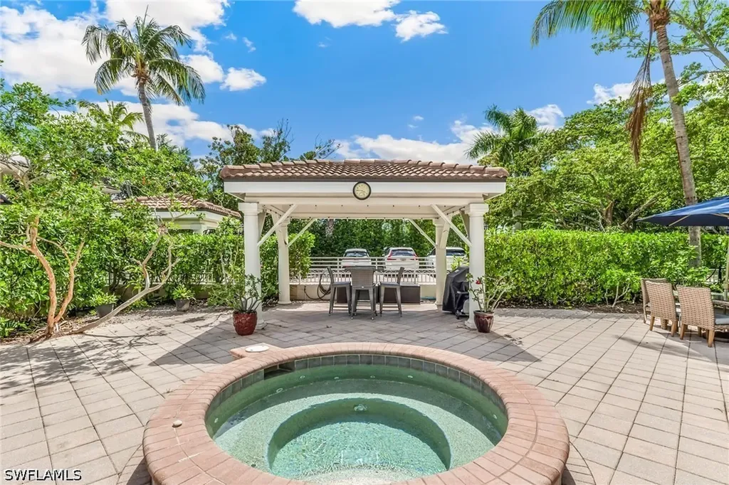 980 7th Avenue S Naples FL 34102