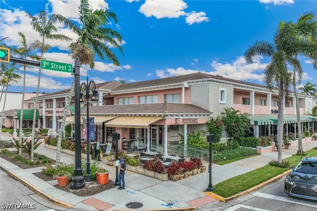 980 7th Avenue S Naples FL 34102
